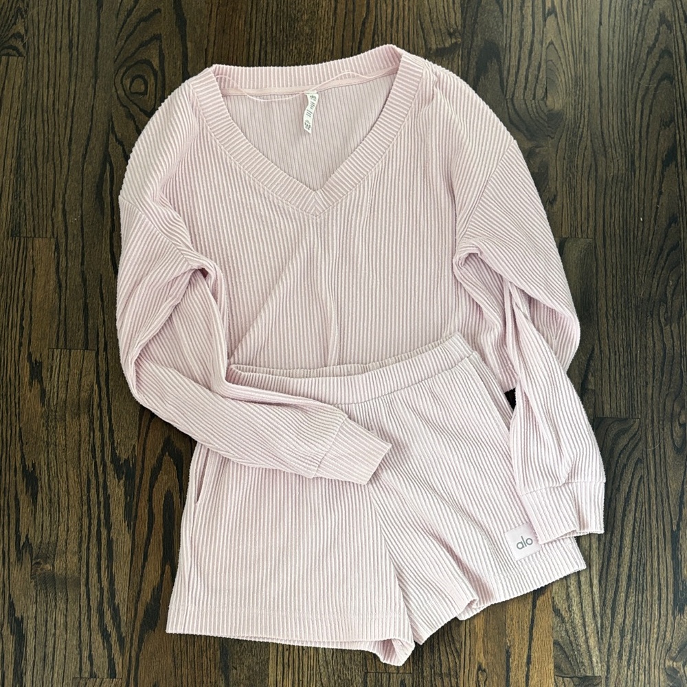 Alo yoga muse set